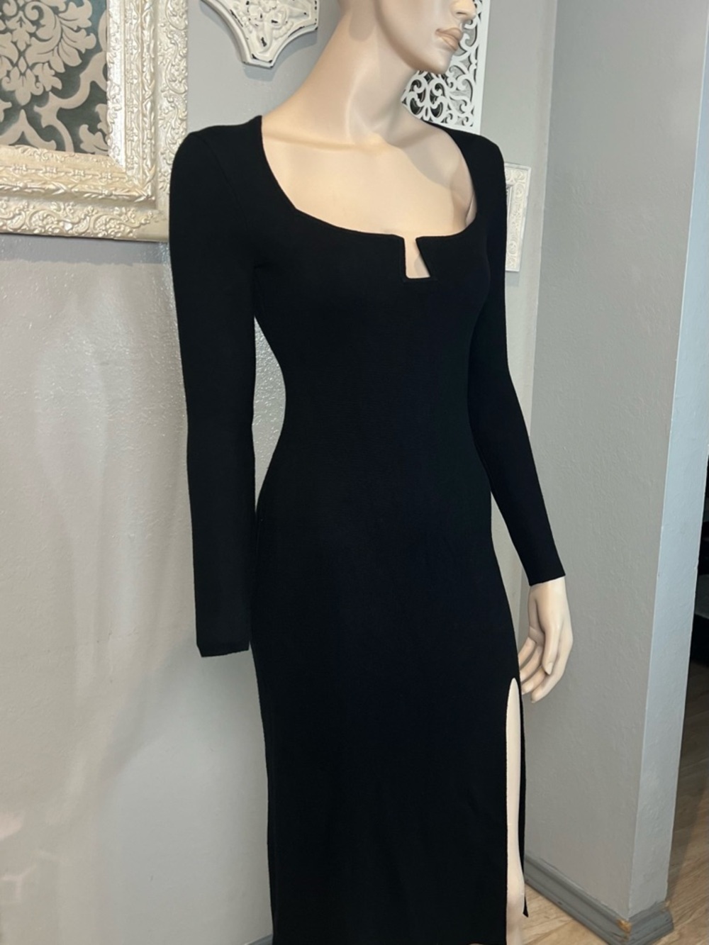 Abercrombie and Fitch Classic Black Long-Sleeve Midi Dress with Front Slit - Picture 5 of 12